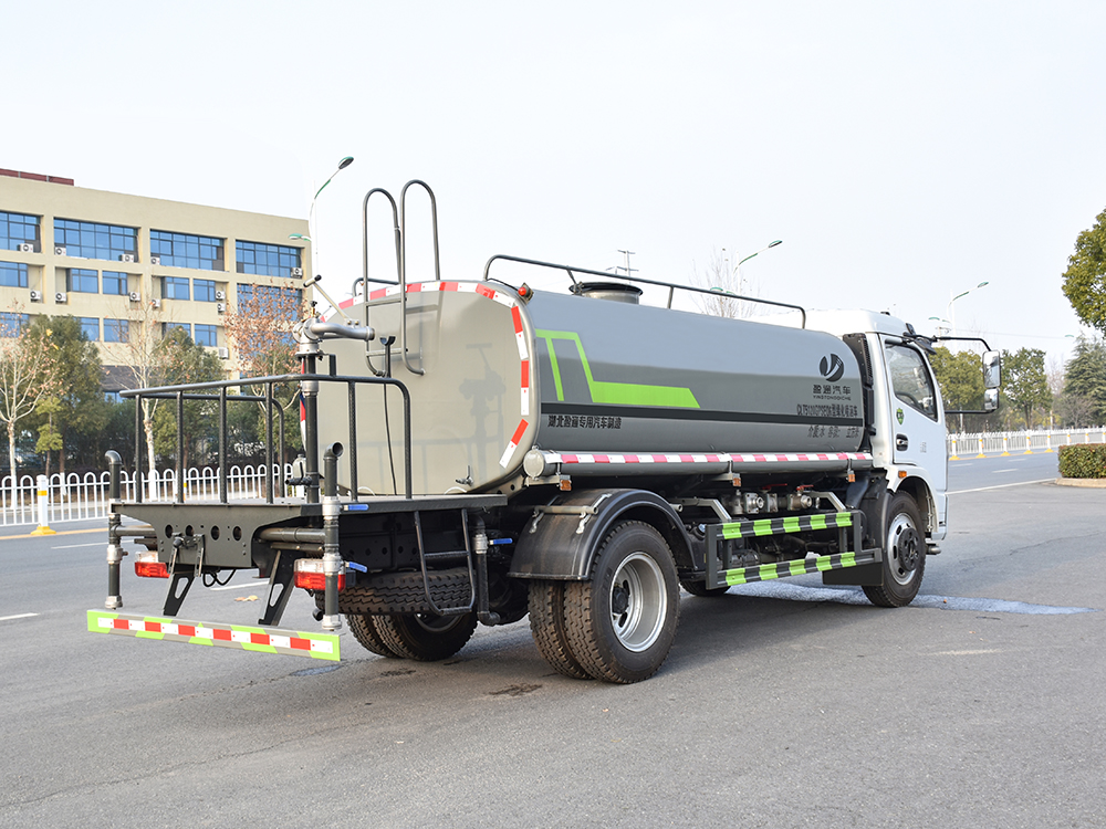 东风10吨洒水车