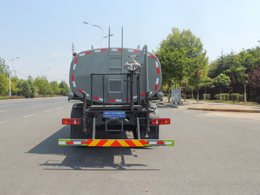 15方天锦轴距4700康机230洒水车