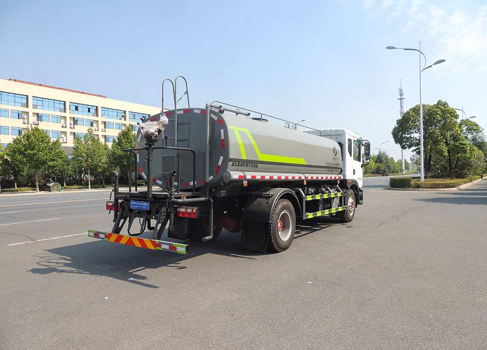 东风多利卡D9洒水车