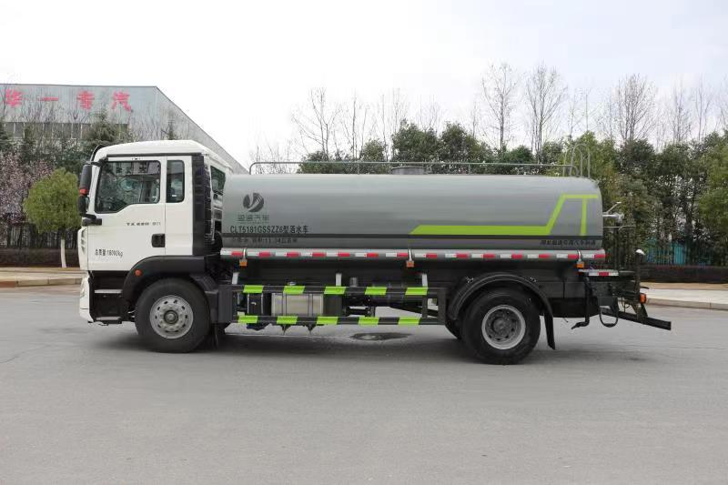 重汽豪沃 14.1 方洒水车