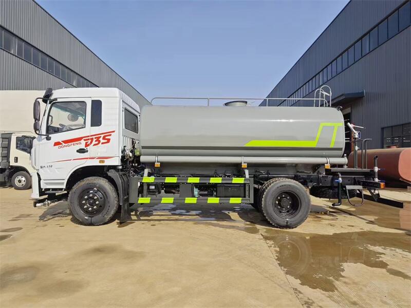 东风D3S玉柴170匹马力洒水车