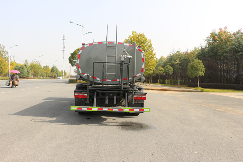 12方福瑞卡F9洒水车