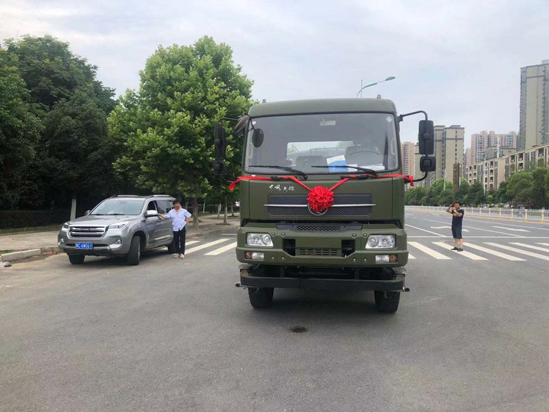 东风天锦10方洒水车-六驱动洒水车