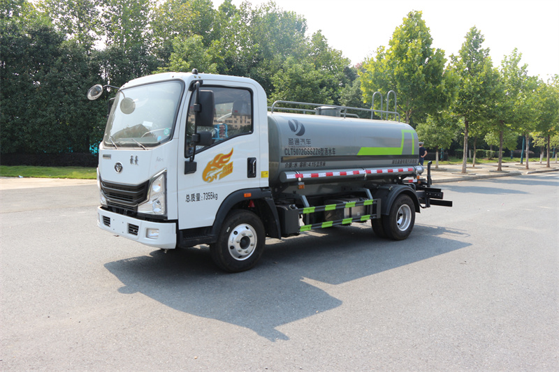 重汽5方洒水车