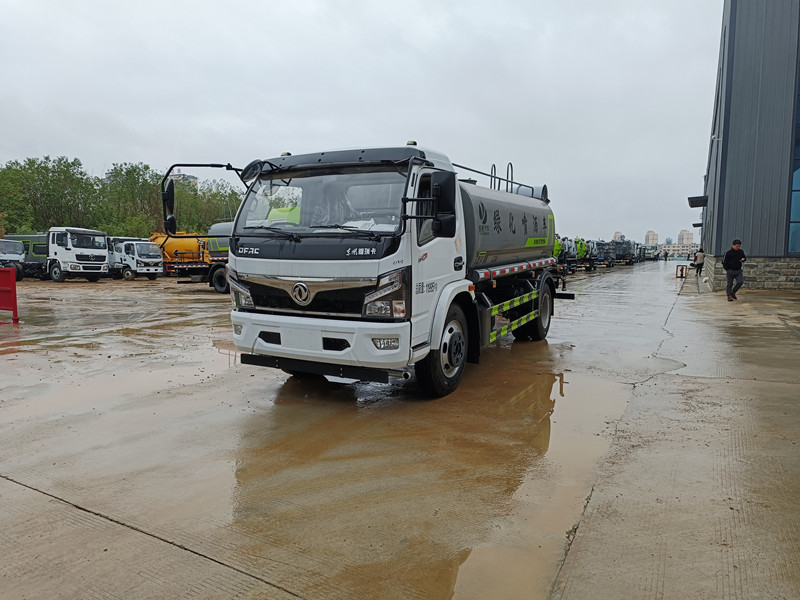 东风福瑞卡9.2方雾炮洒水车