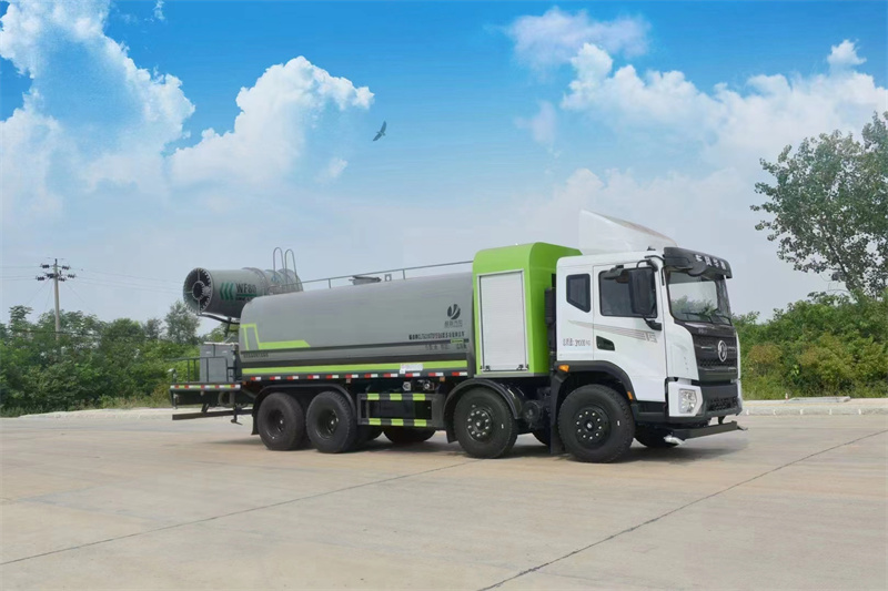 东风前四后八轮大型雾炮车