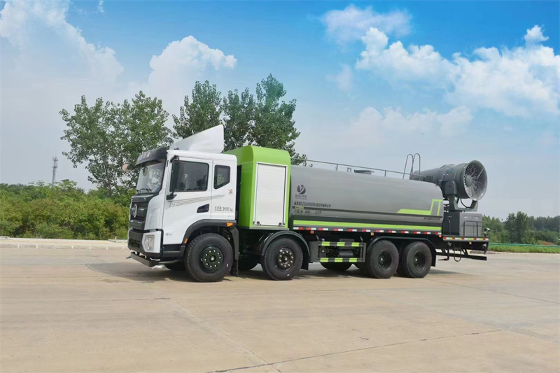 东风前四后八轮大型雾炮车