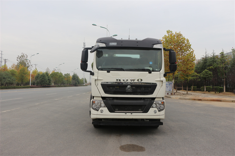 重汽豪沃 18.3 方洒水车