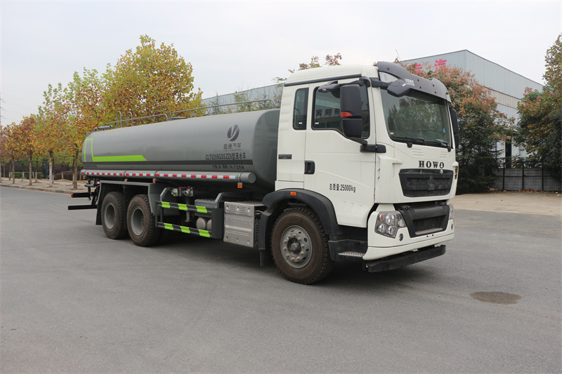 重汽豪沃 18.3 方洒水车