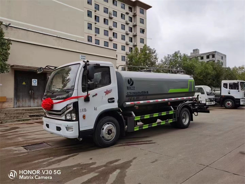 东风多利卡 9.3 方洒水车