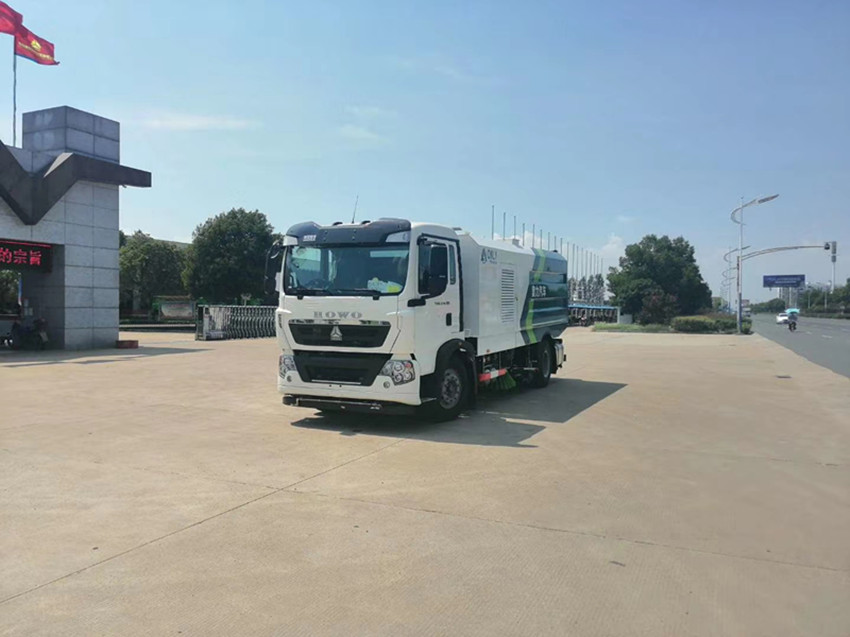 重汽豪沃洗扫车-重汽豪沃18吨洗扫车